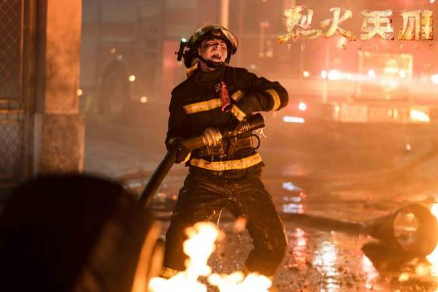 其中张哲瀚颠覆以往形象出演的消防员郑志,赚足了大家的眼泪,很多观众