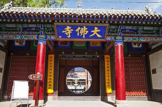 景点简介冰沟丹霞景区位于张掖市肃南裕固族自治县康乐乡境内,地处