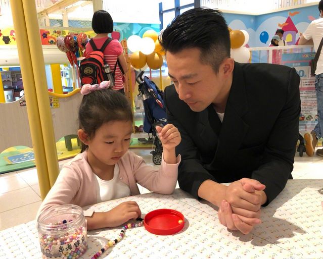 调侃是将儿子给遗忘了,但是汪小菲最近也是很罕见地晒出了儿子的照片