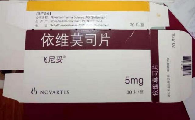 嫌闷开飞机安全门 没想到昔日段子成真大妈任性