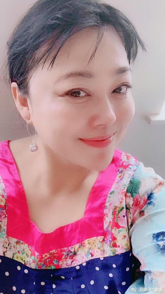 李菁菁宣布退圈发文揭露导演吃回扣遭遇事业滑铁卢