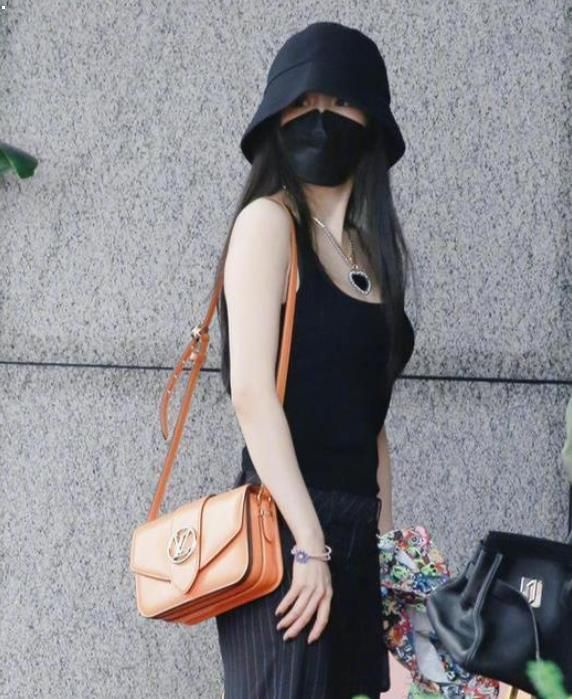 杨幂海洋之心项链 少女感满满